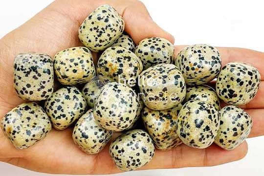 Jasper Taşı Özellikleri ve Faydaları 3 dalmaçya benekli jasper tasi doğal çakra taşı benekli elde