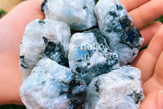Ay Taşı (Moonstone) Özellikleri ve Faydaları 3 ham ay taşı doğal taş elde